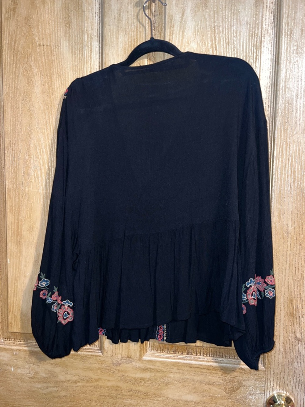 Embroidered Black V-Neck Peasant Top - Floral Accent AEO. Size xl - Picture 2 of 5